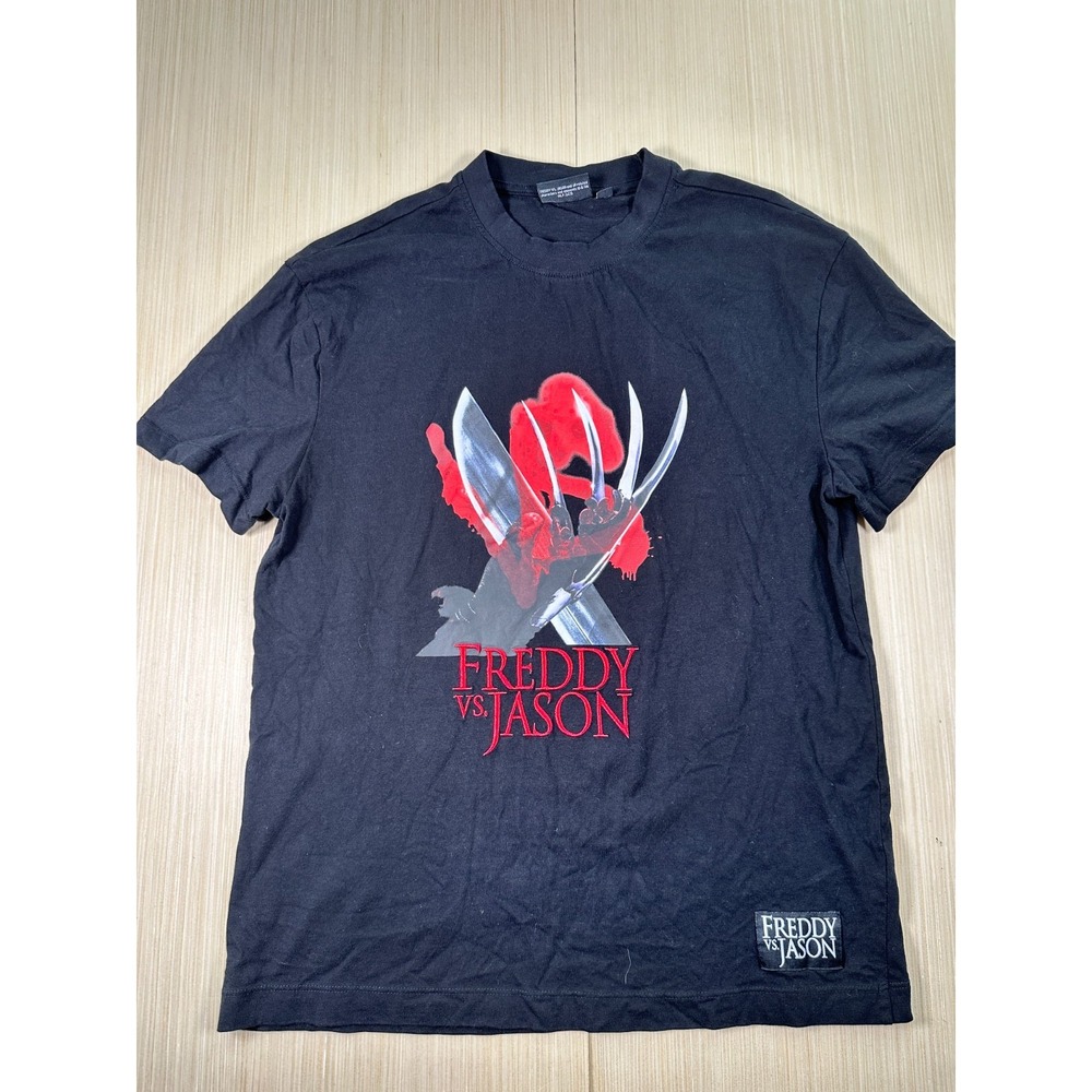 A Nightmare Freddy VS. Jason T-Shirt Men Small Black Logo Graphic Print Pullover